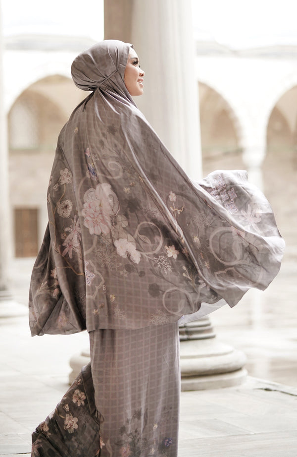Prayer Robe Sofya in Poppy