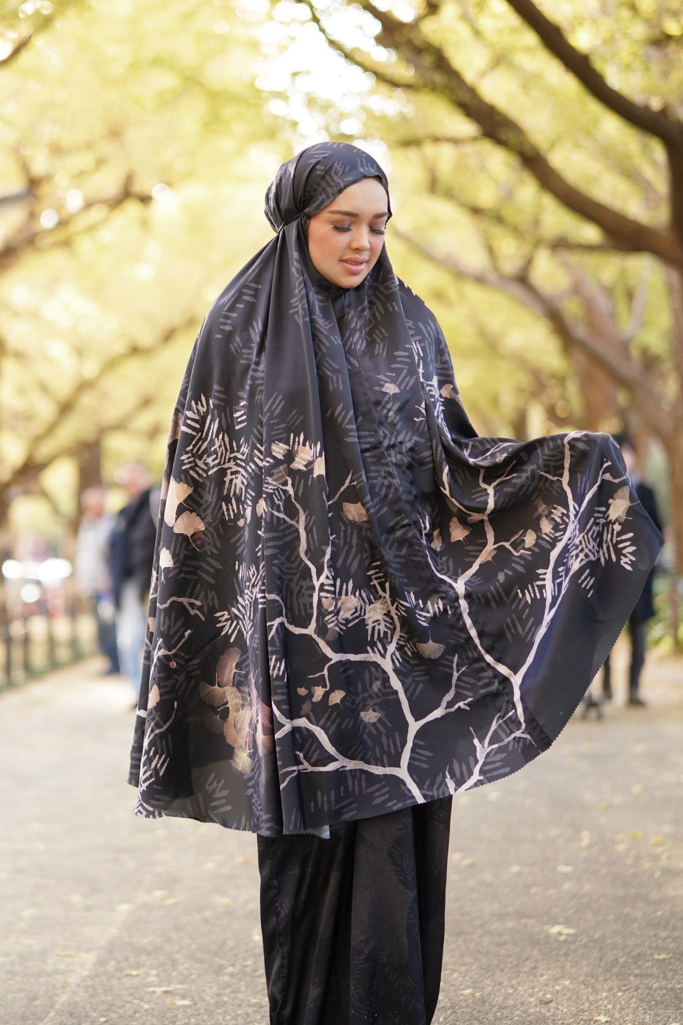 Prayer Robe Ginkgo in Black