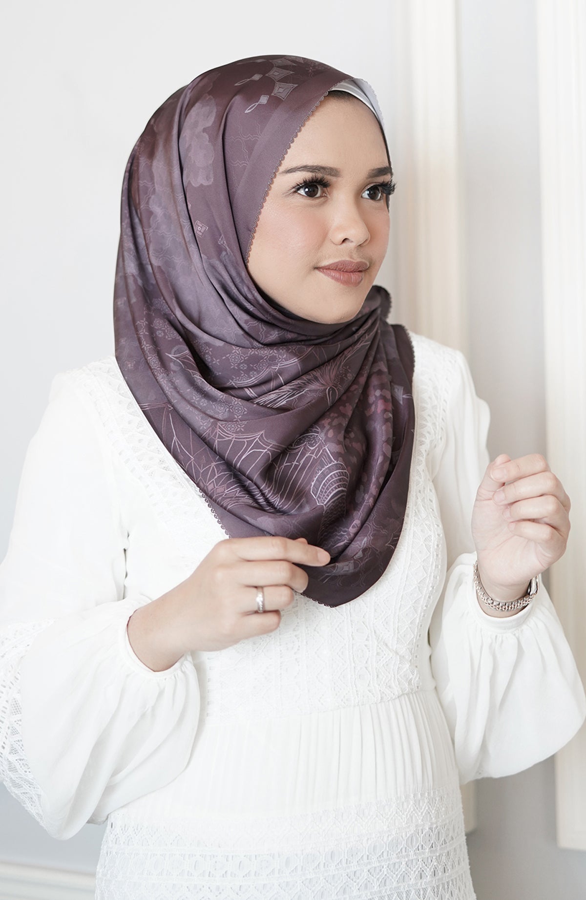 Medina Satin Shawl - Burgundy