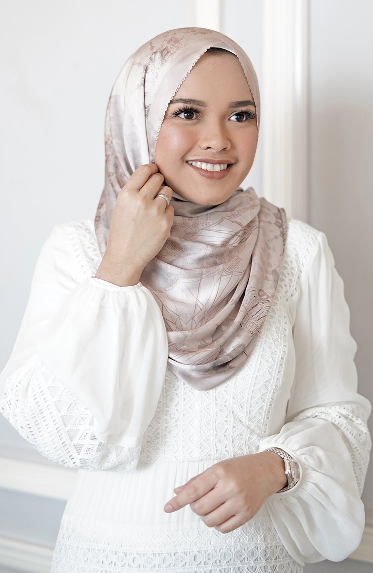 Medina Satin Shawl - Latte