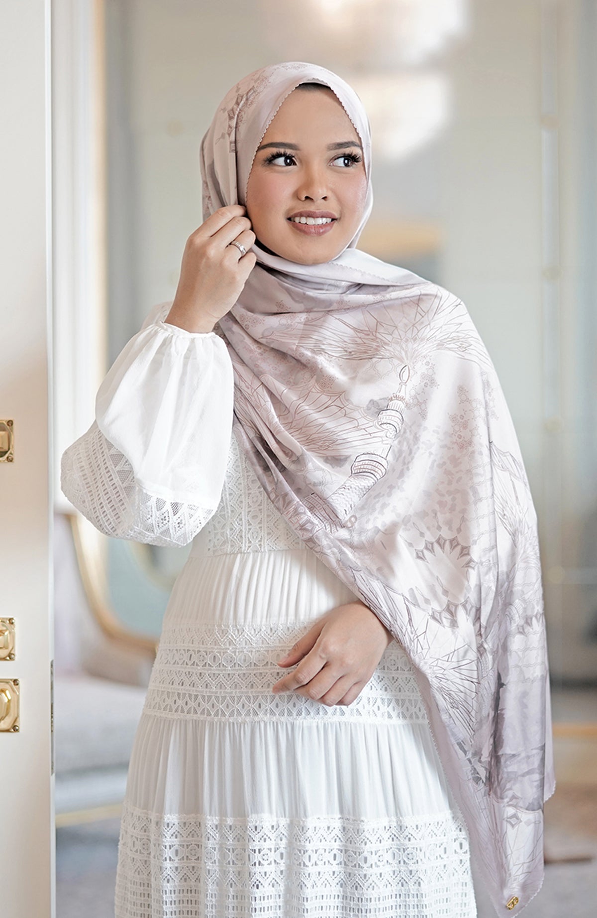 Medina Satin Shawl - Latte