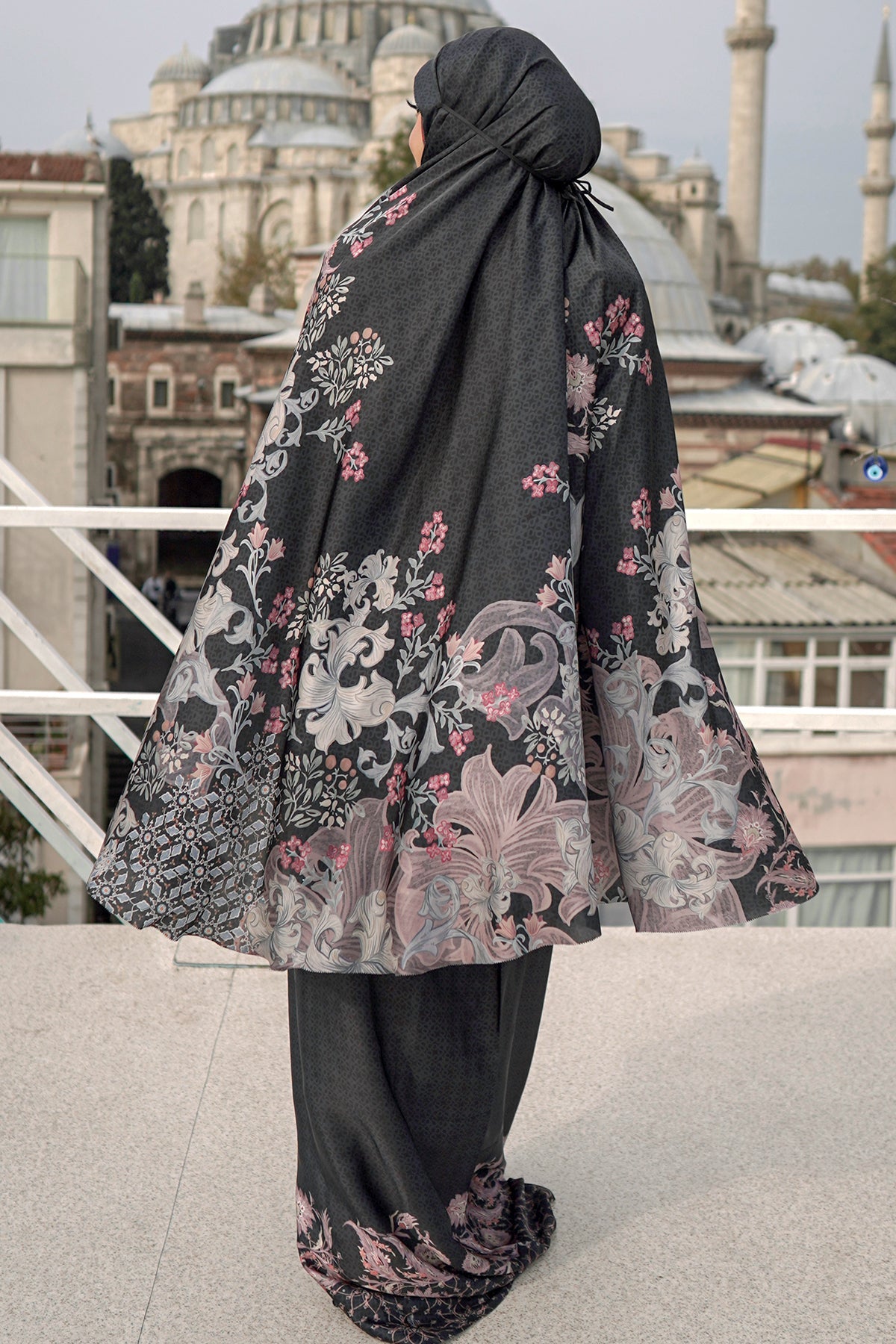 The Topkapi Prayer Robe - Black