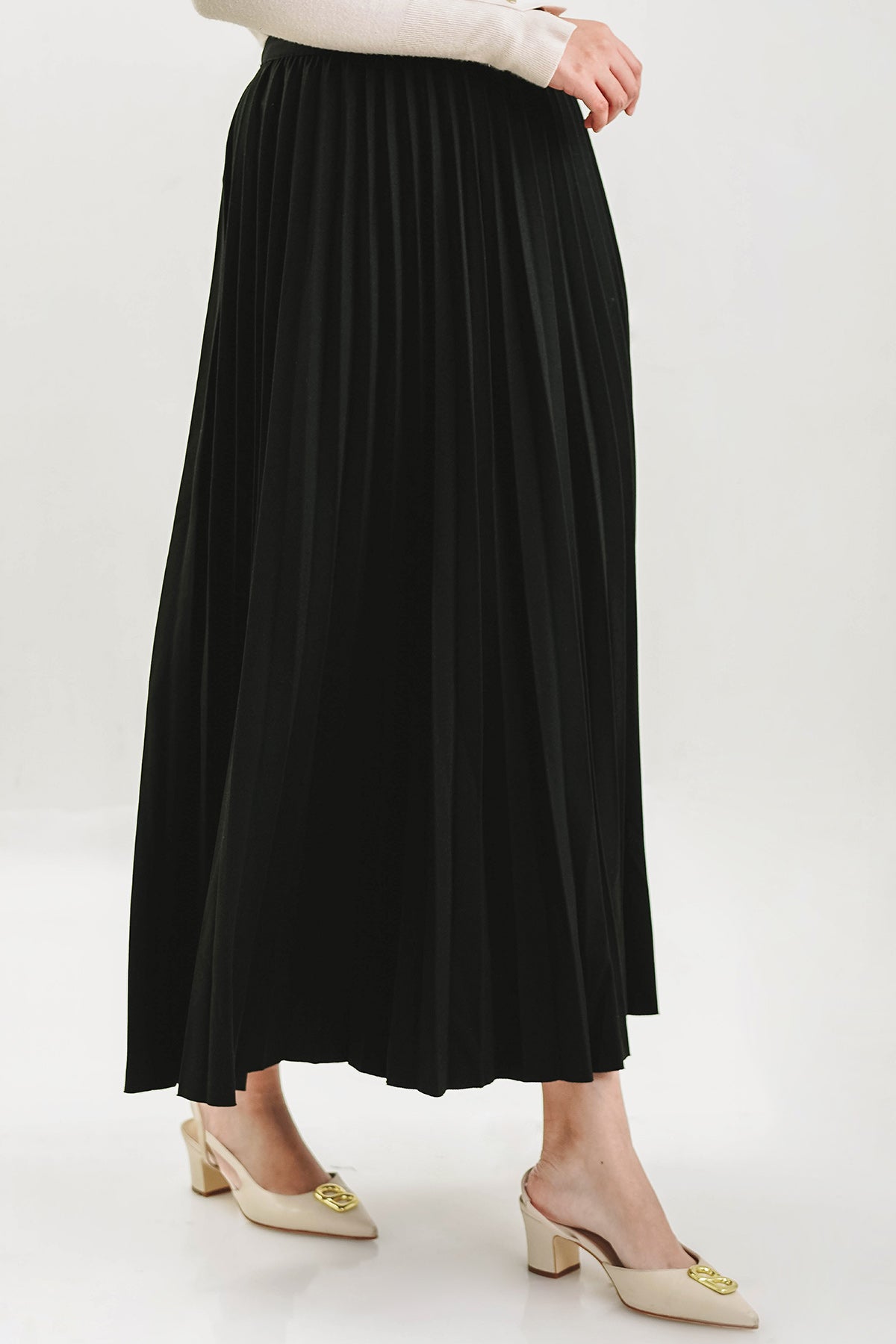 Black Dear Pleats Skirt