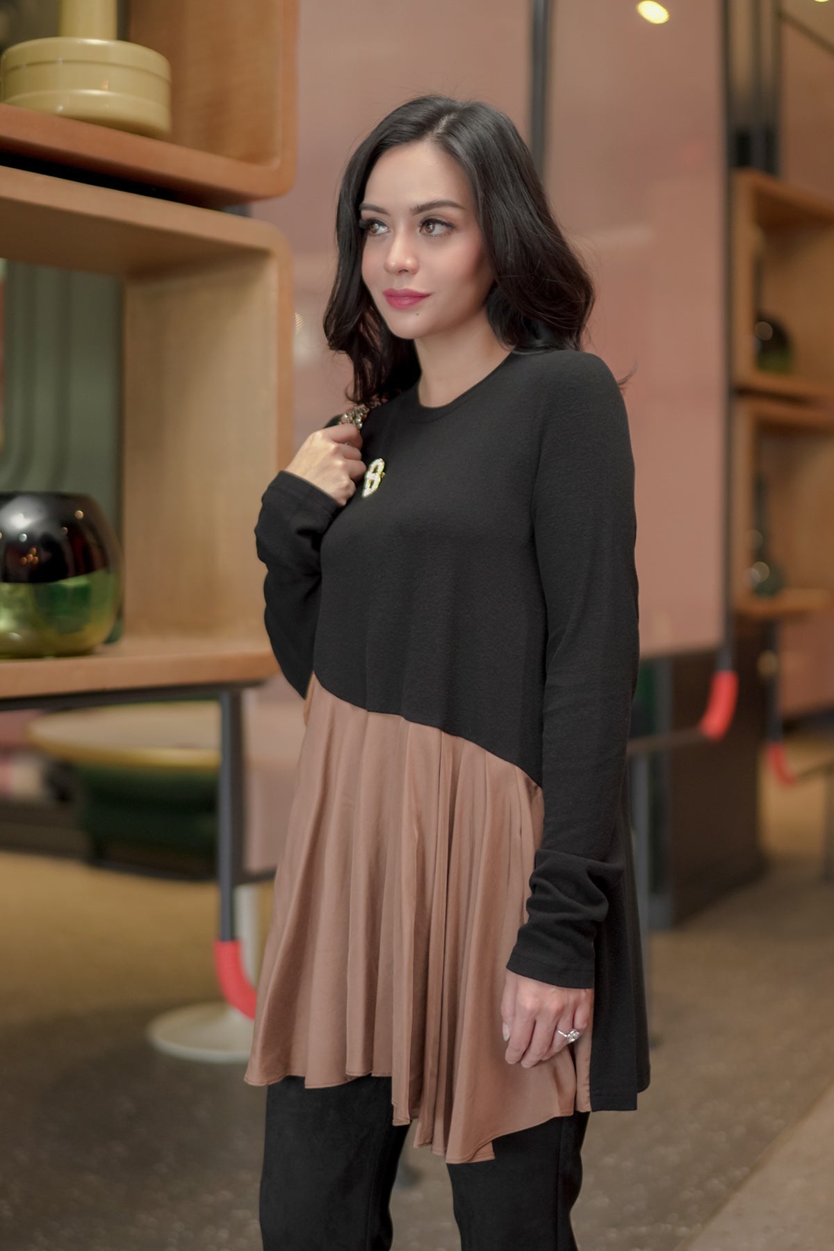 Ruffled Mala Top Black Tan