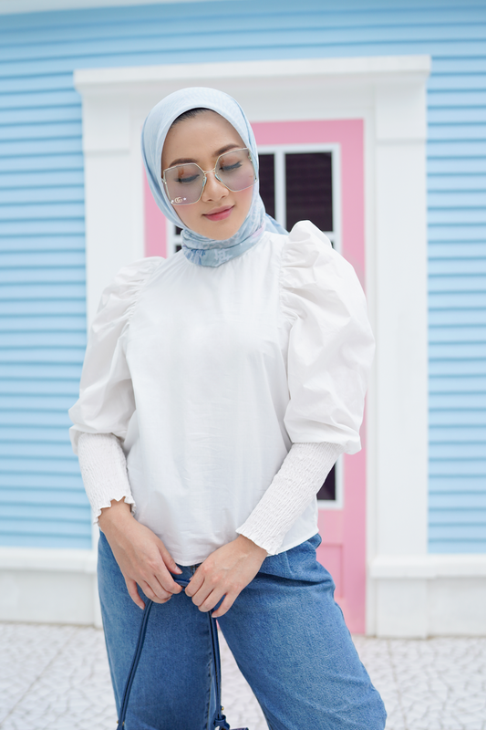 White Audy Blouse with Puff Sleeve
