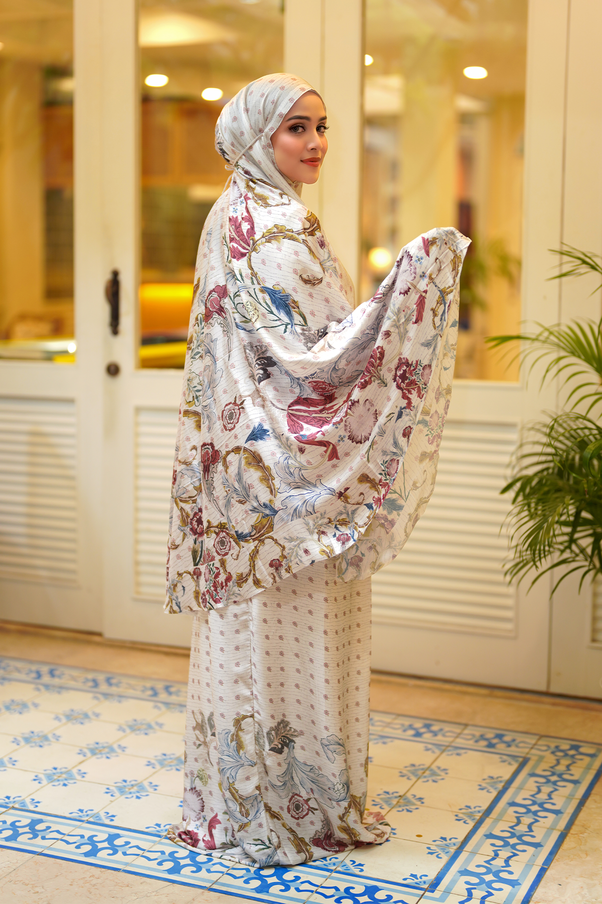 The Royale Prayer Robe - White