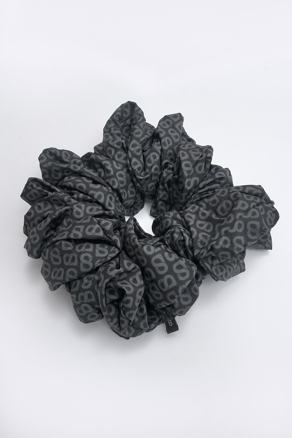 Tapis Scrunchie - Black