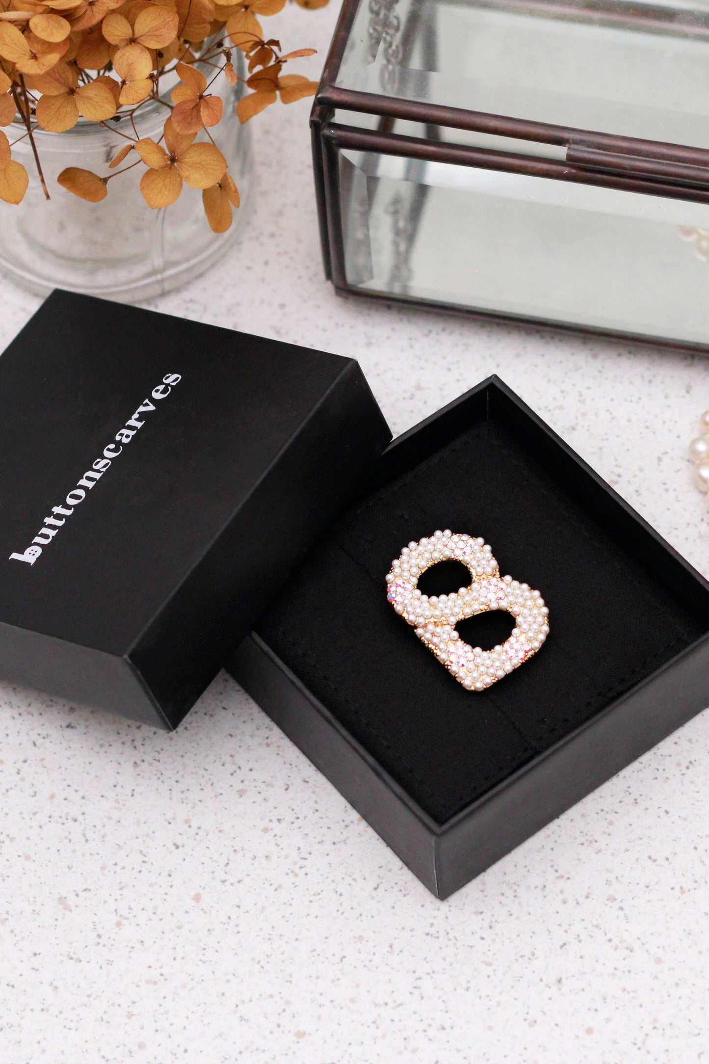 The Luxe Signature Brooch in Pearl